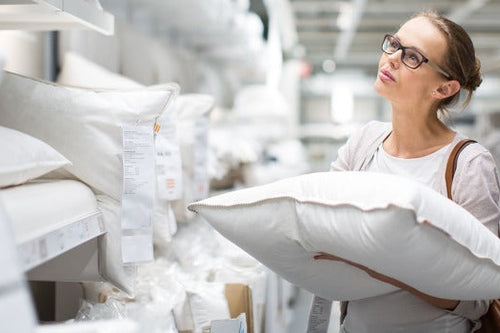 Comment choisir son oreiller ? Tailles et formes de l’oreiller